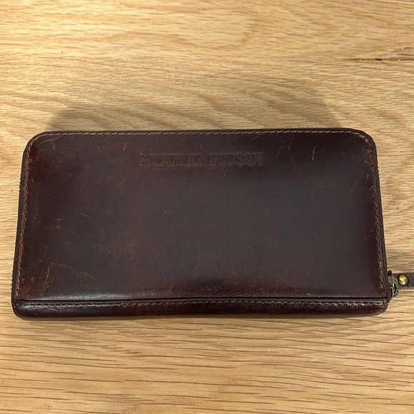 Montana Hudson Chestnut Brown Leather Wallet with tons of storage - Picture 3 of 15